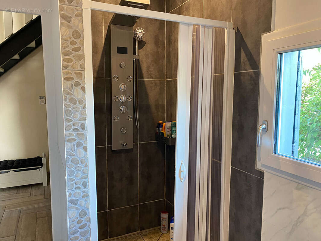 Maison à PESSAC-SUR-DORDOGNE