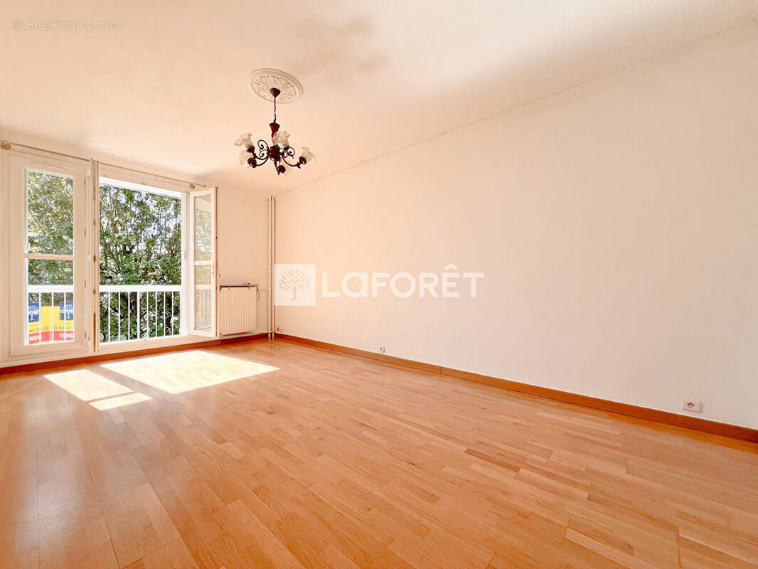 Appartement à MONTROUGE