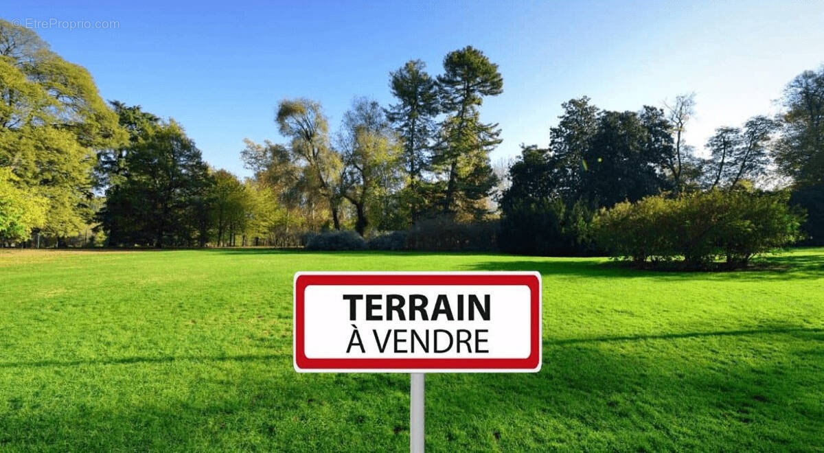 Terrain à SAINT-JEANNET