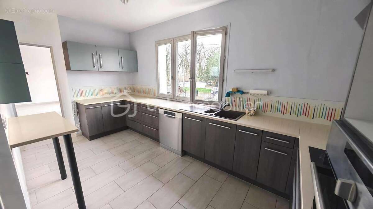 Maison à VARENNES-VAUZELLES