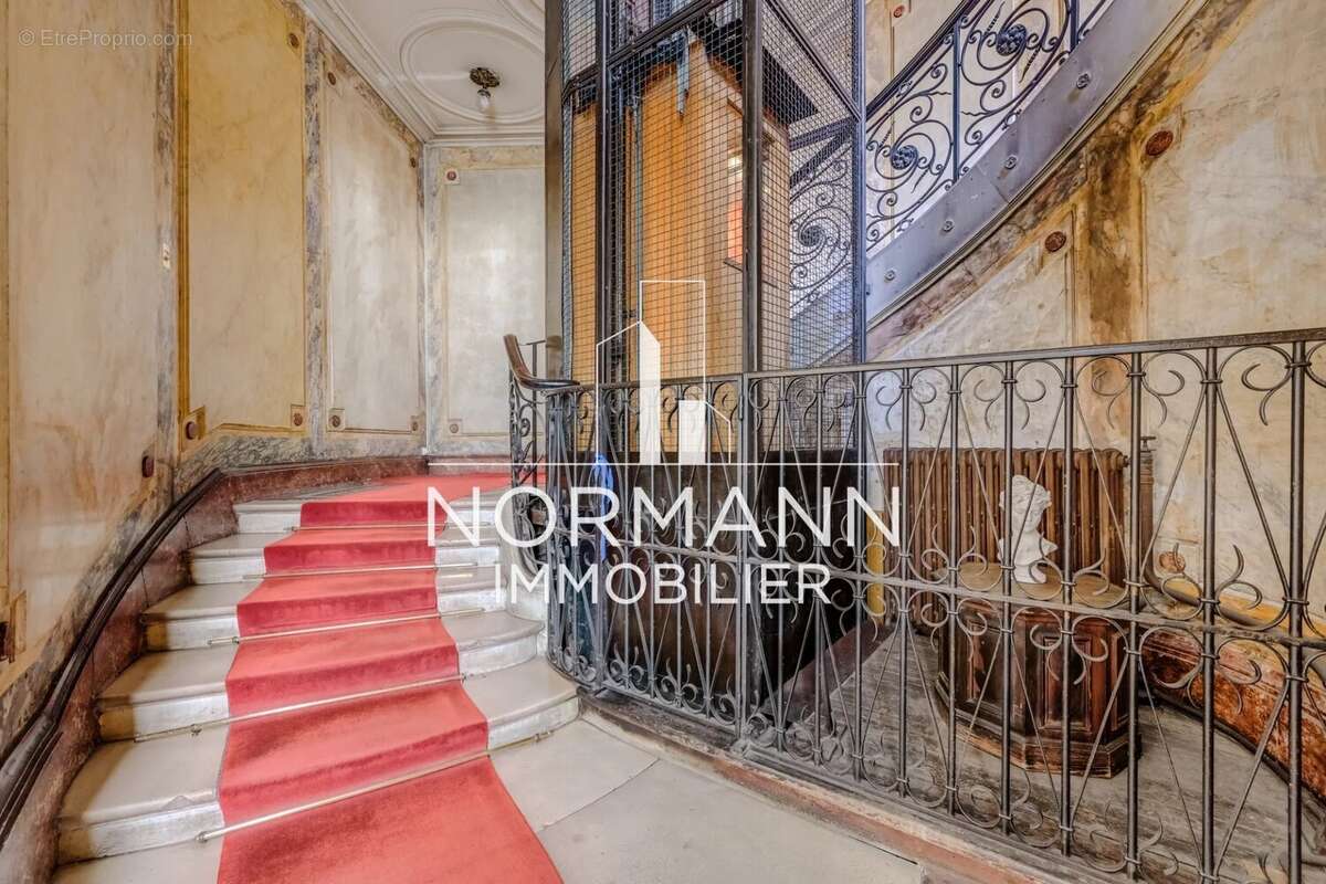 Appartement à PARIS-8E