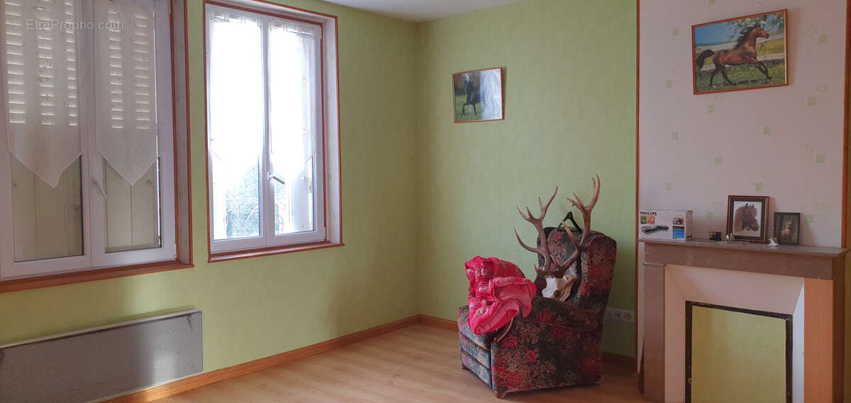 Grande maison avec dependances et cour - photo 11