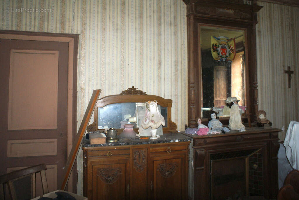 Maison à COLLONGES-LA-ROUGE