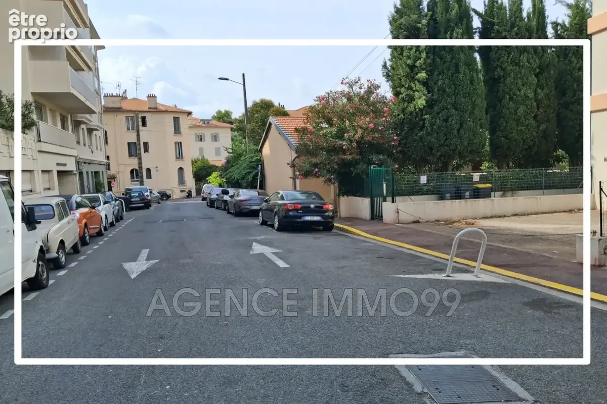 Parking à CANNES