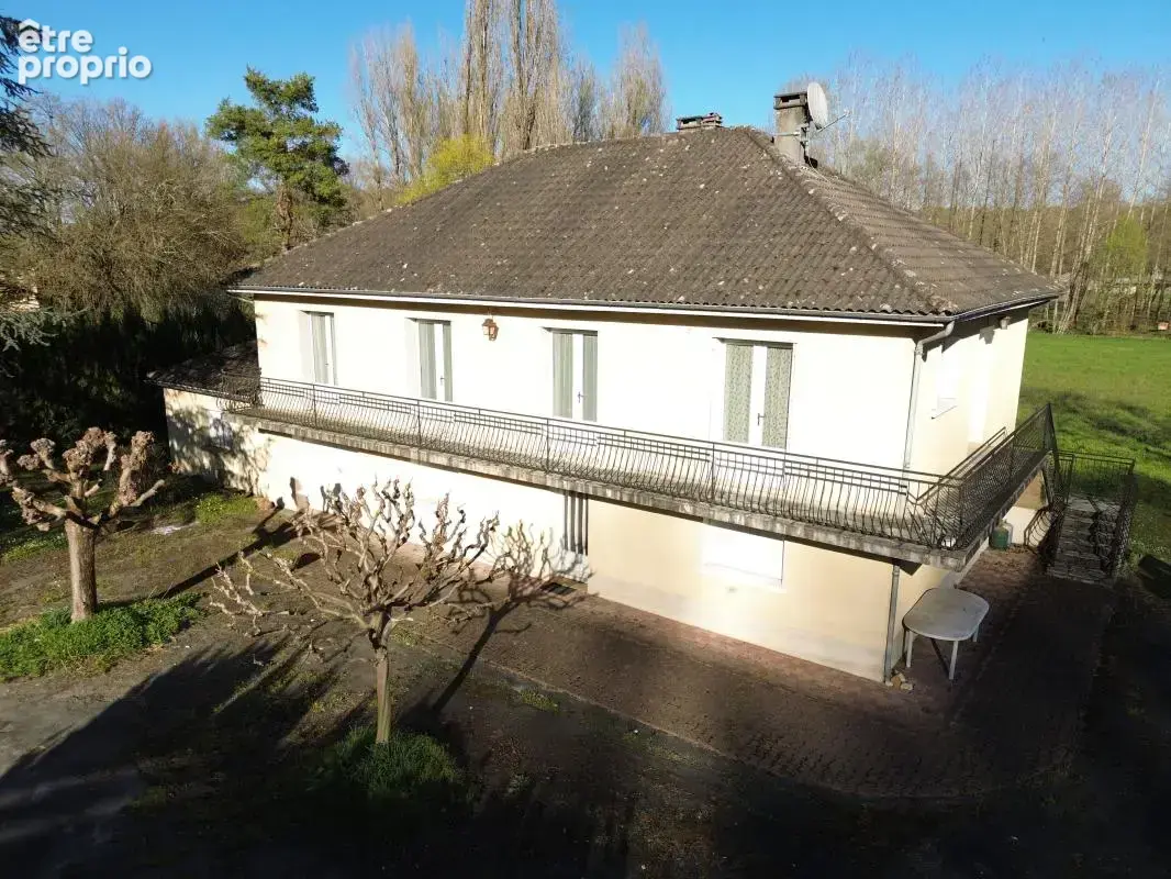 Maison avec 1.2ha, commerces et école accessibles à pied - photo 17