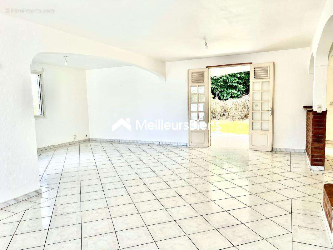 Maison à BAIE-MAHAULT