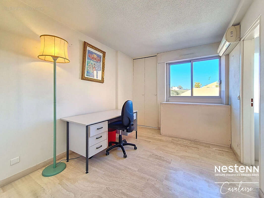 Dernier étage pour cet appartement au centre ville de Cavalaire-sur-Mer 4 pièces environ 100 m² avec 3 terrasses et stationnemen - photo 17