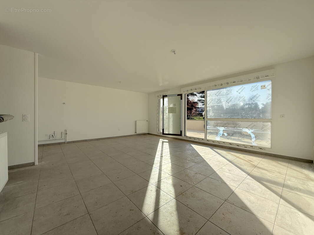 Appartement à LA TOUR-DE-SALVAGNY