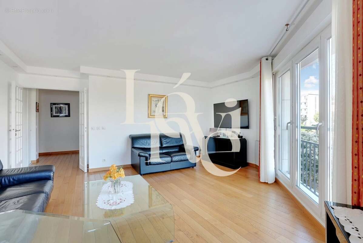 Appartement à CHARENTON-LE-PONT