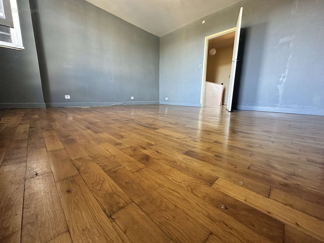 Maison à LIVINHAC-LE-HAUT