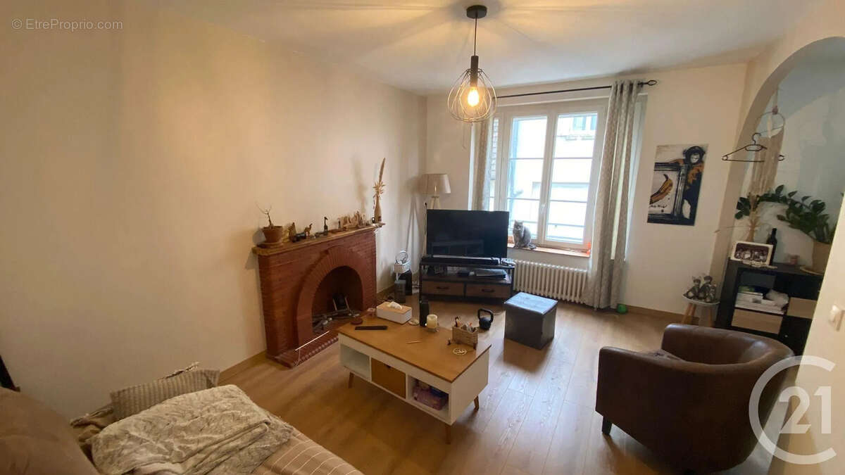 Maison à VER-SUR-LAUNETTE