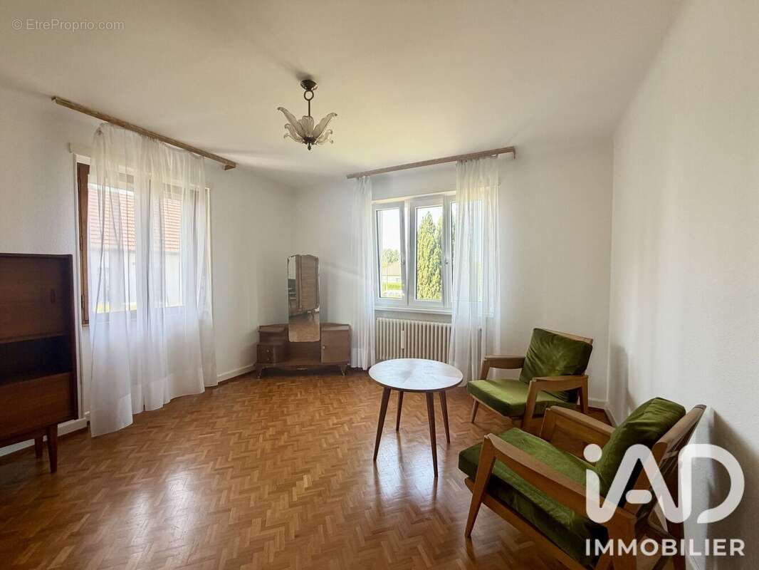 Maison 171 m² à Montreux-Vieux  - photo 2