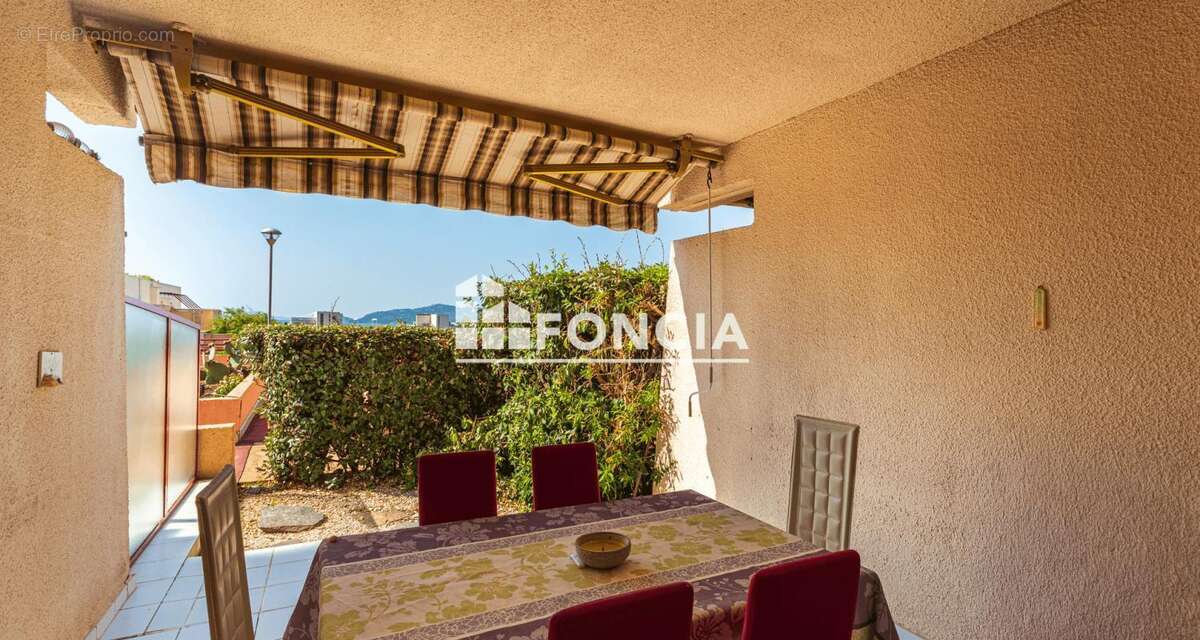 LE LAVANDOU – Spacieux T2 de 47 m² avec piscine, Cave et parking ...tout à pied - photo 5
