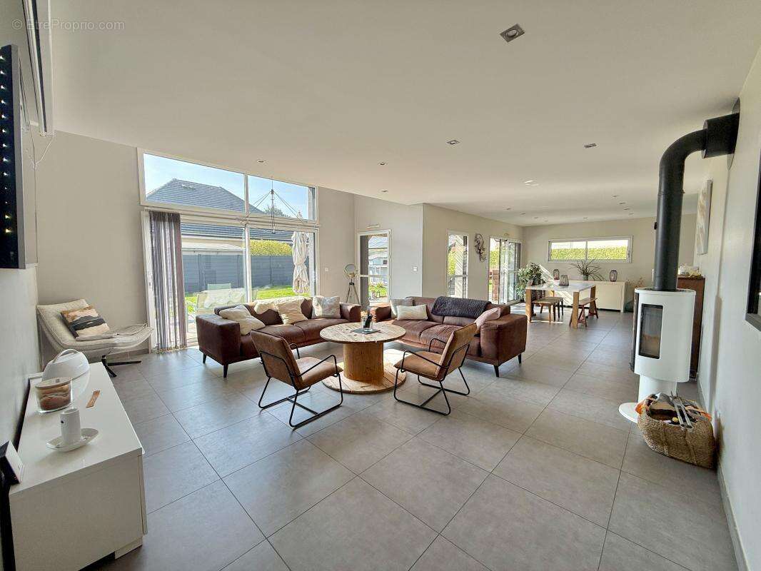 Maison à SAINT-PIERRE-DE-VARENGEVILLE