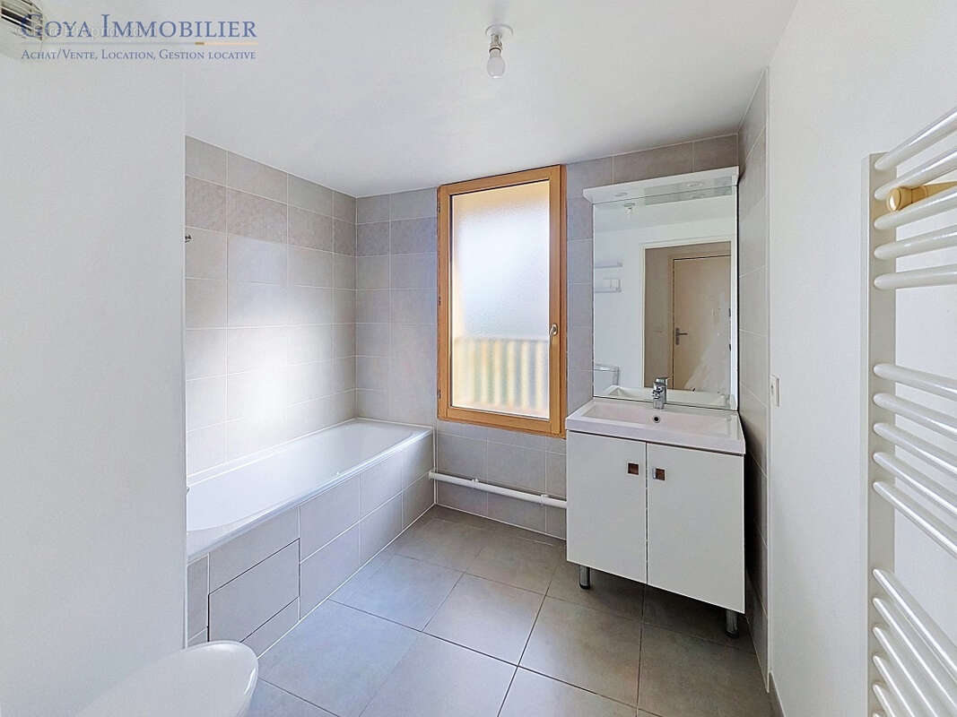Bassins à Flot   T2 avec balcon filant de 15 m2 et parking - photo 10