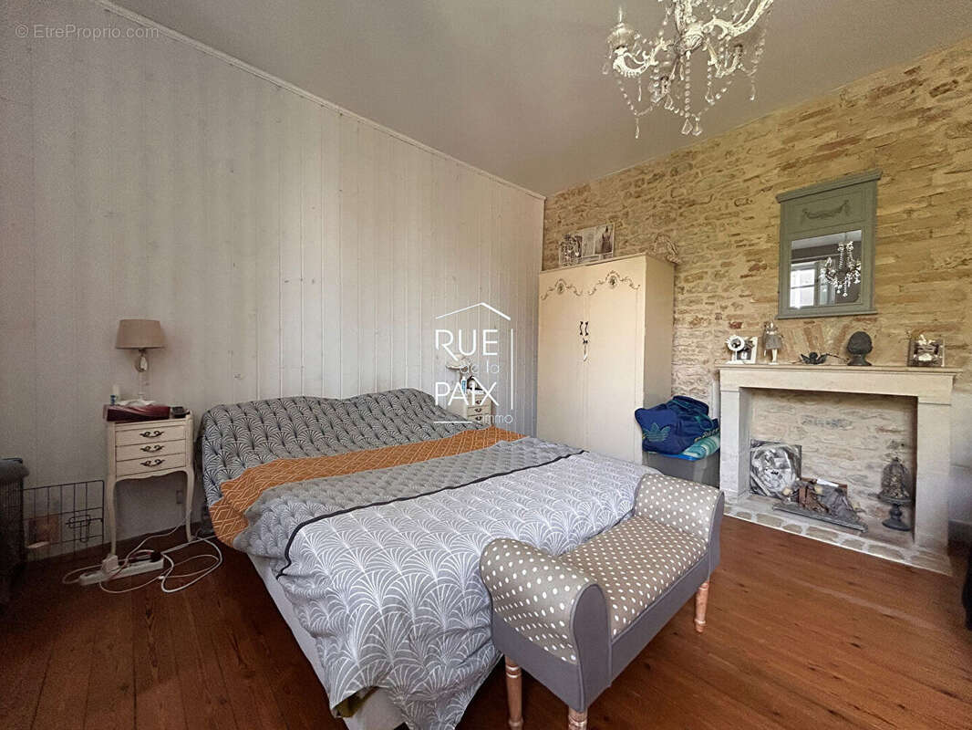 Maison à AZAY-LE-BRULE