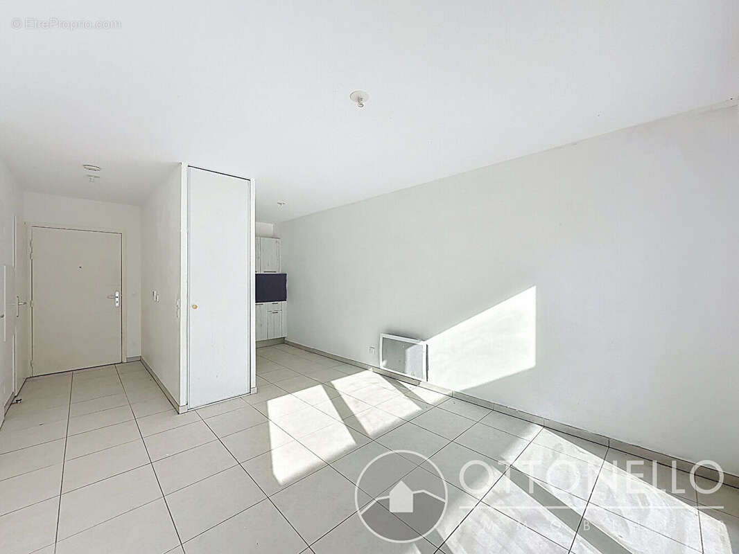 Appartement à ROQUEBRUNE-SUR-ARGENS