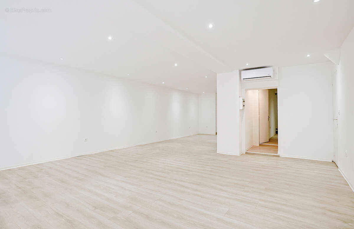 Commerce à SOLLIES-PONT