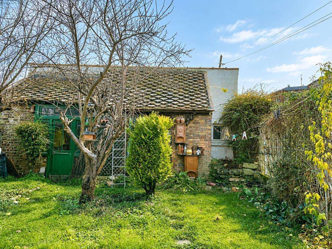 Clamart -Quartier Gare. Ensemble immobilier familial avec jardin et stationnements 150 m² à réinventer - photo 5