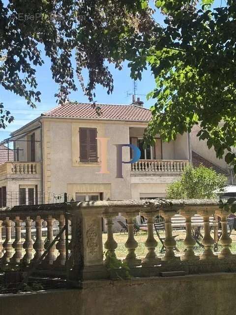 Charlieu- maison sur parc - photo 3
