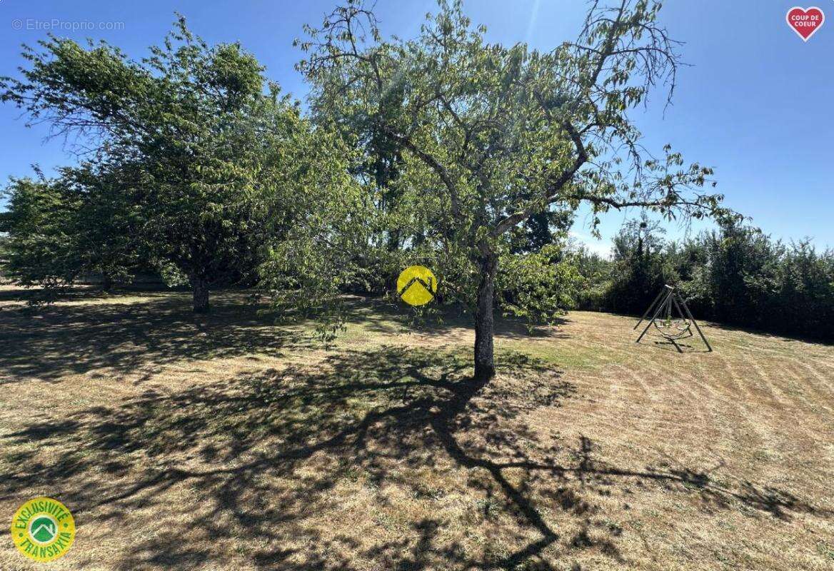 Maison à LA GUERCHE-SUR-L'AUBOIS
