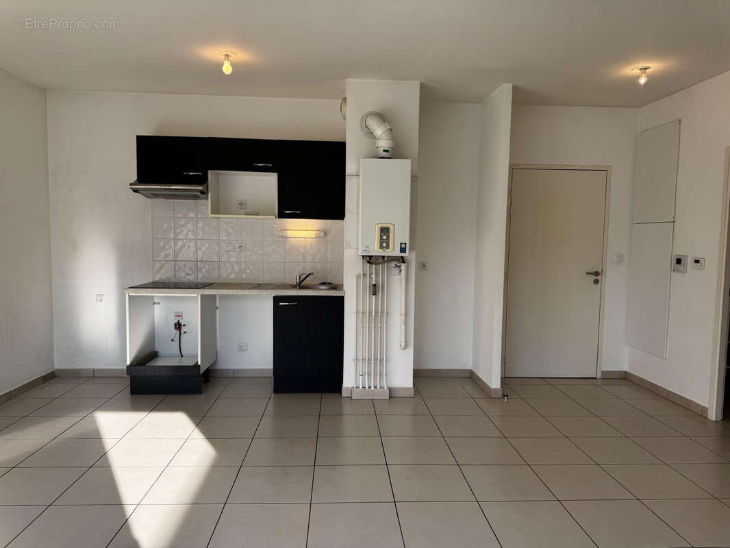 Mérignac - Proche Centre Ville - Très joli T3 avec Parking et Balcon - photo 3