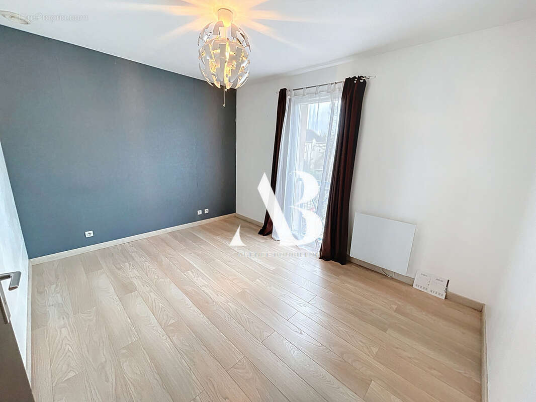 Maison à VERNEUIL-L'ETANG