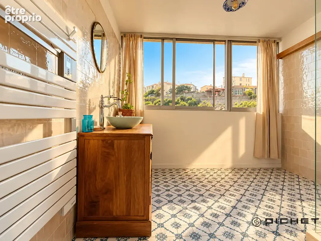 Appartement traversant avec balcon - Vallon des Auffes - photo 9