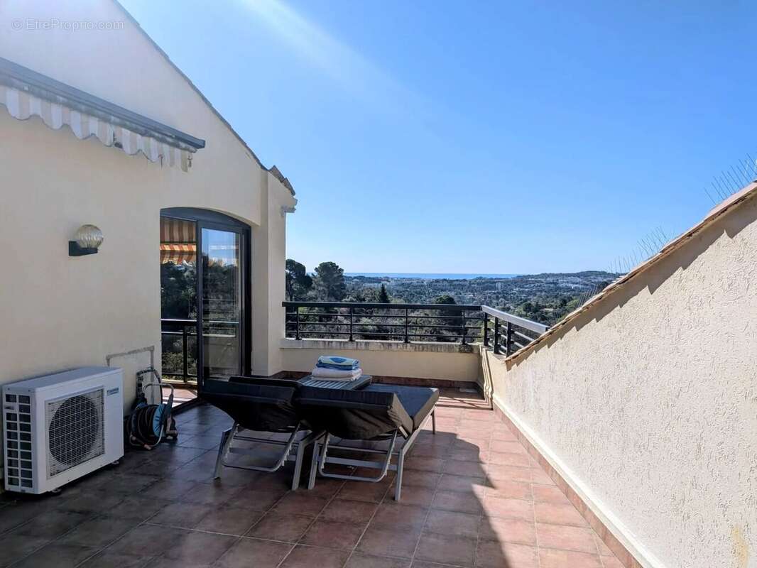 Appartement à MOUGINS