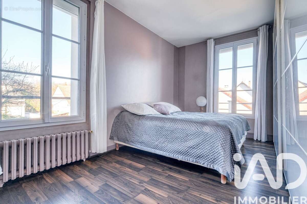 Maison 218 m² à Noisy-Le-Grand  - photo 9