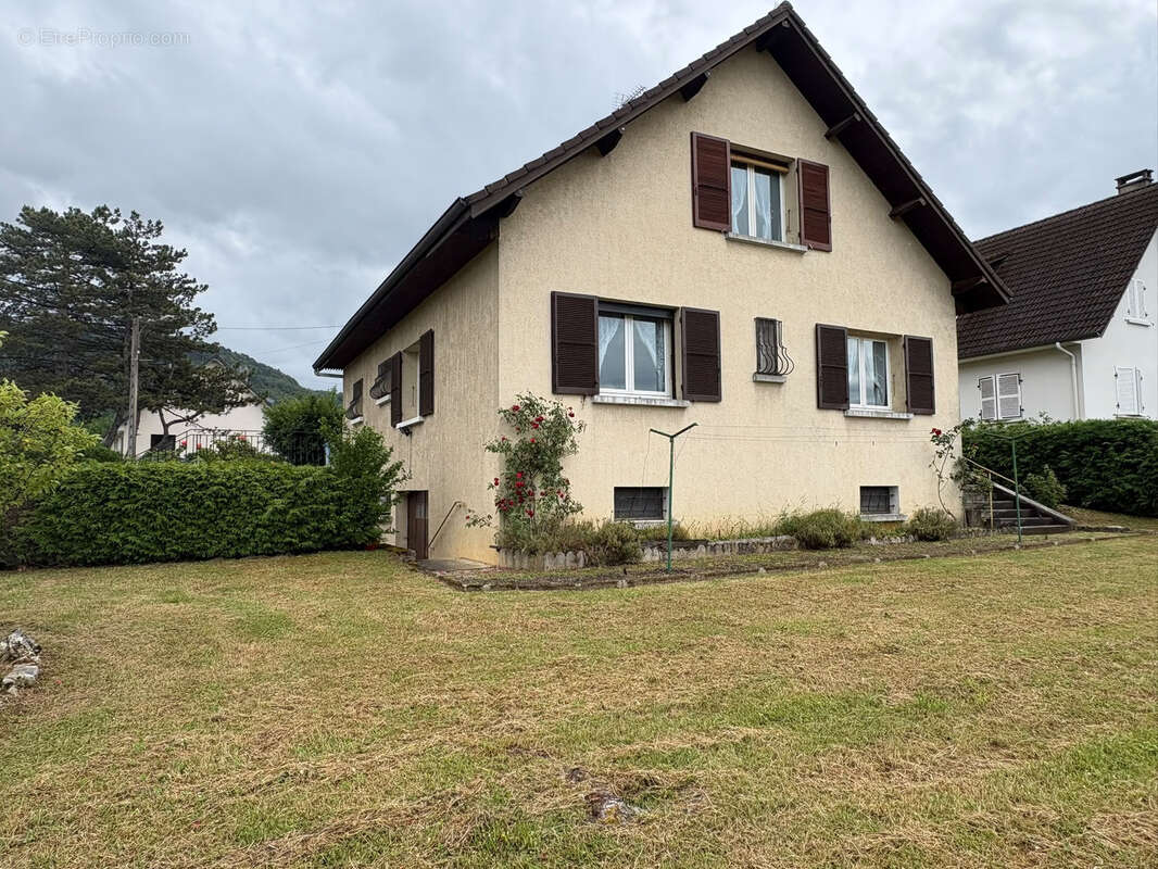 Maison familiale avec sous-sol complet et terrain clos - photo 14