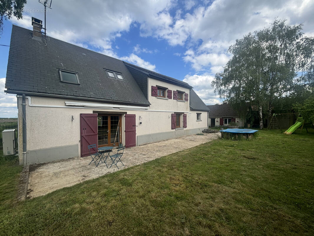 Maison à TREMBLAY-LES-VILLAGES