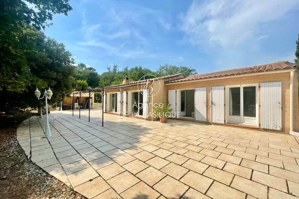 Maison à SAINT-MAXIMIN-LA-SAINTE-BAUME