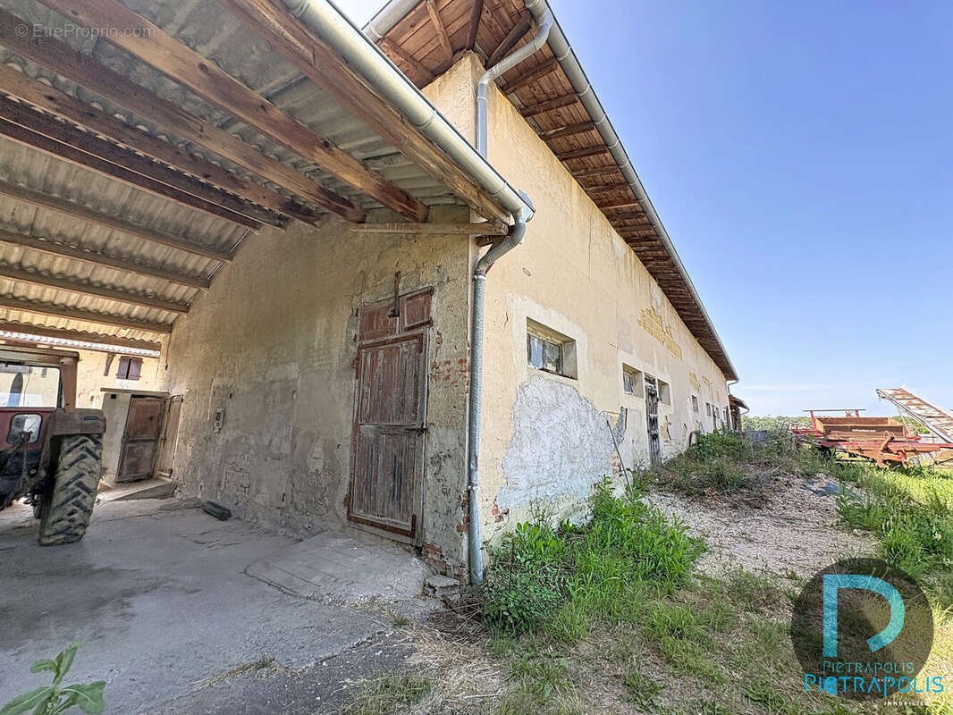Maison 260 m² à Saint-Andre-Le-Bouchoux  - photo 9
