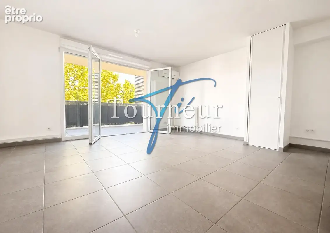 Le castellet standing 2020 beau t2 dernier etage ascenseur vue degagee - photo 2