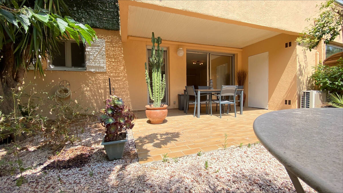 2 piéces avec jardin dans parc arboré avec piscine et tennis - photo 3
