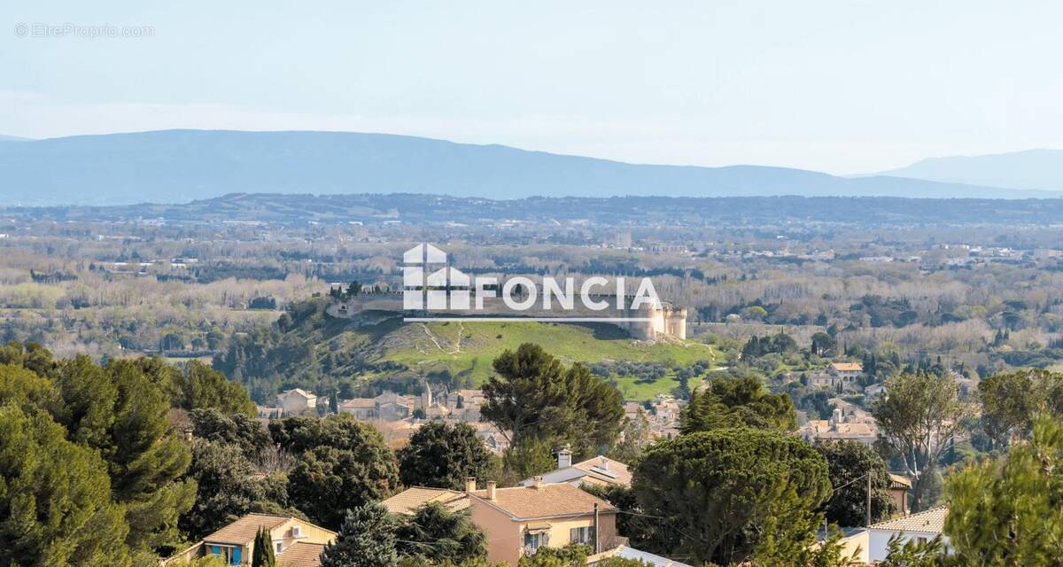 Appartement à VILLENEUVE-LES-AVIGNON