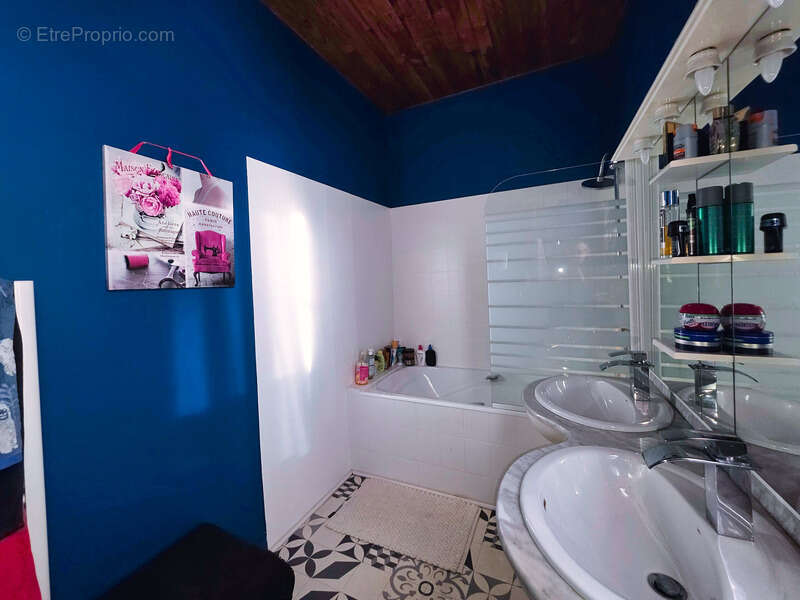 Maison à SAINT-LAURENT-SUR-GORRE