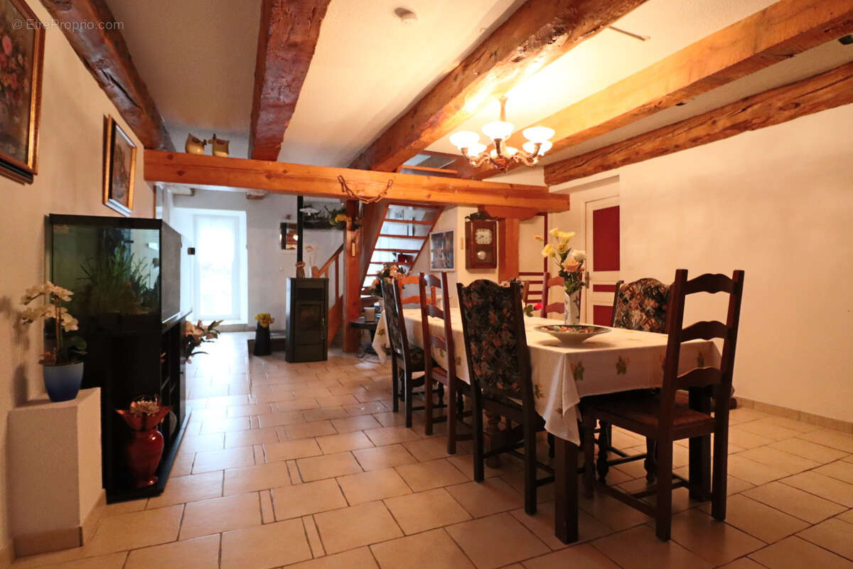 Maison à SAINT-SAUVES-D'AUVERGNE