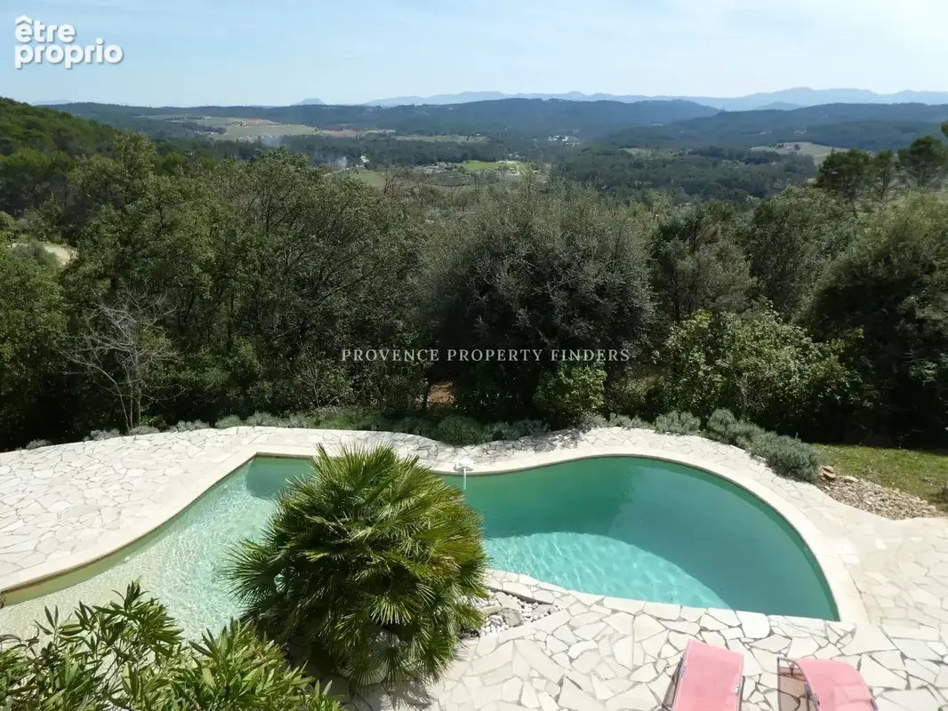 LORGUES – Un véritable havre de paix avec vue panoramique et piscine. - photo 2