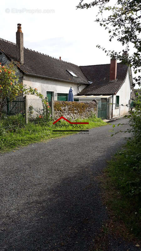 Maison à AINAY-LE-CHATEAU