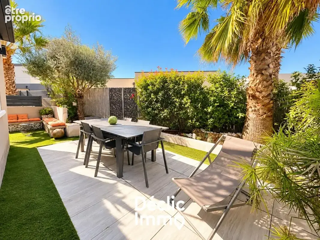 Villa contemporaine  5 chambres  piscine  vue mont saint-loup  vendue meublée - photo 2