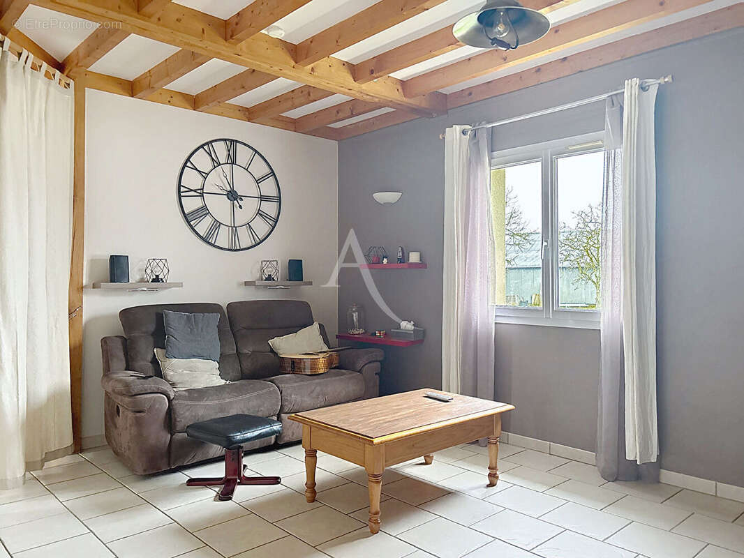 Maison à SAINT-LAMBERT-DU-LATTAY