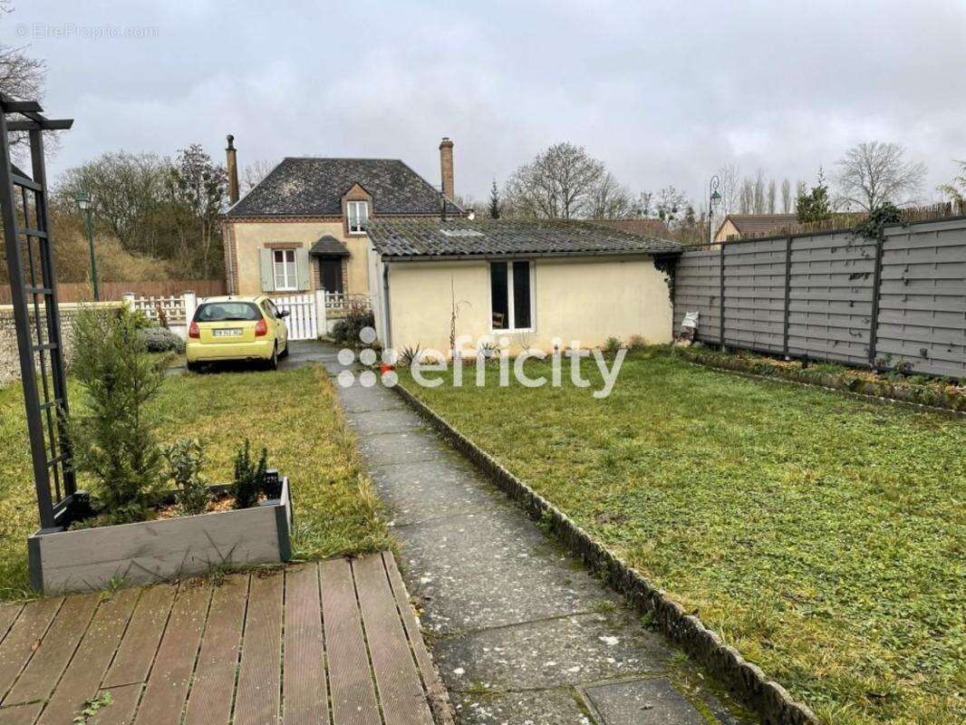 Maison à SAINT-ULPHACE