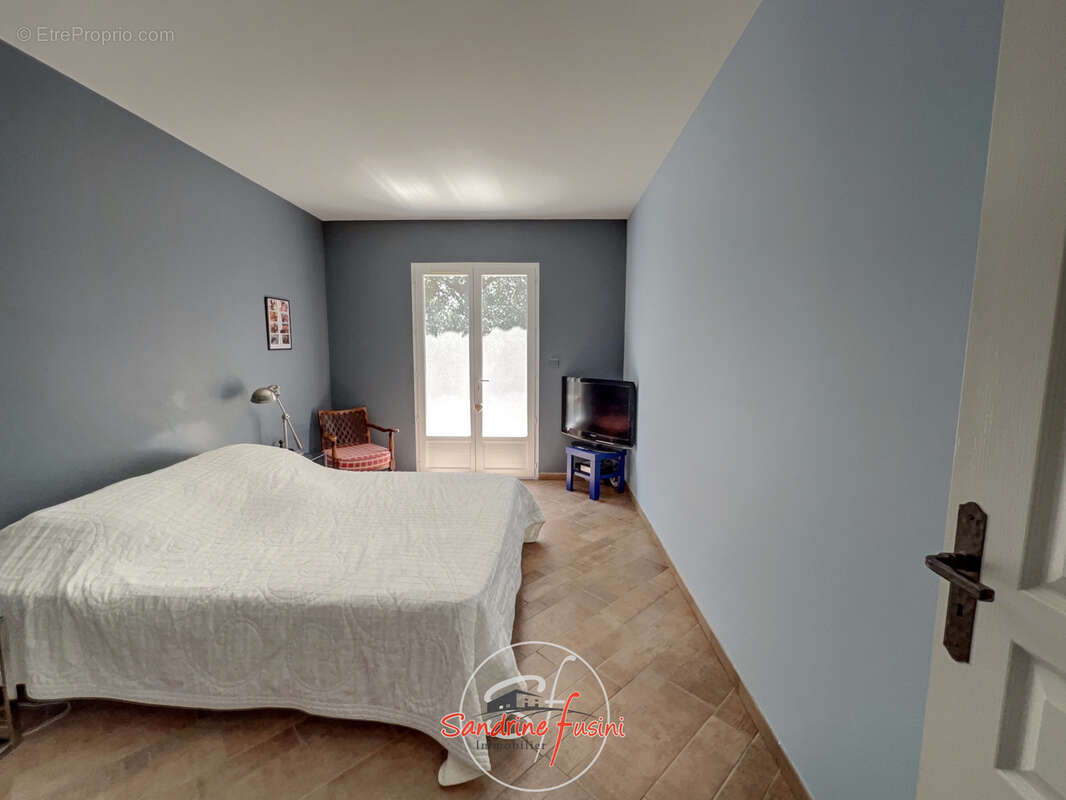 Villa 5 pieces avec piscine et garage - photo 10