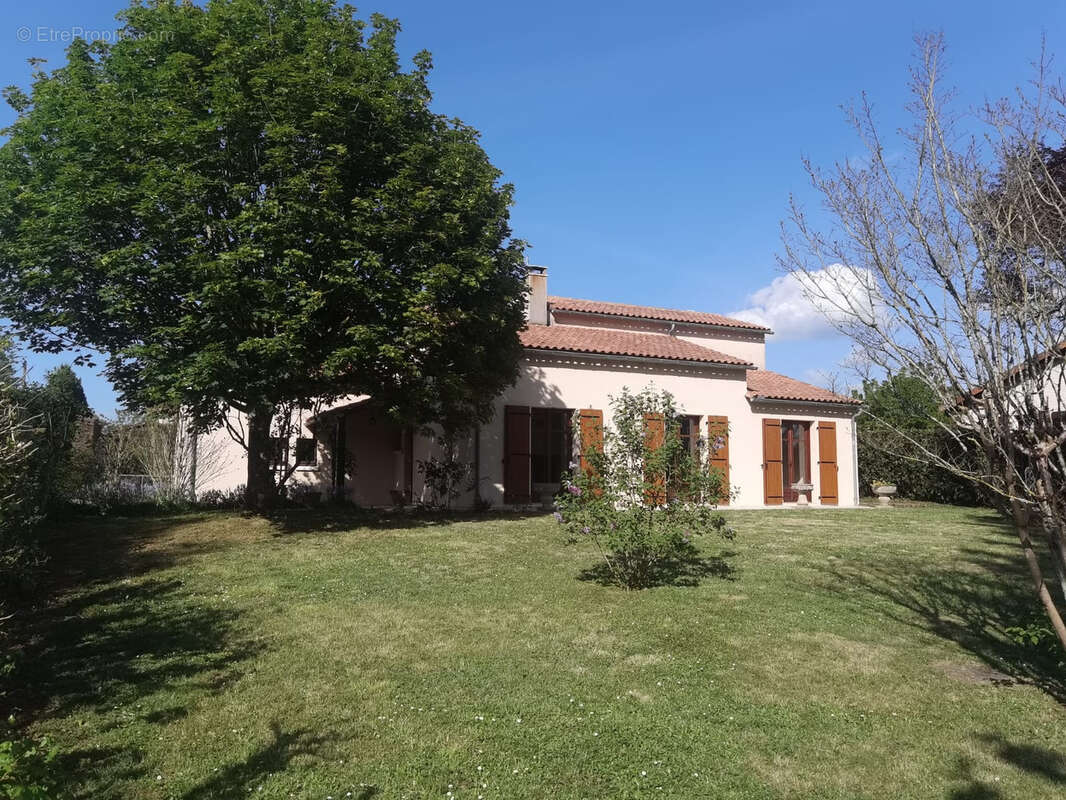 Maison à CHASSENEUIL-SUR-BONNIEURE