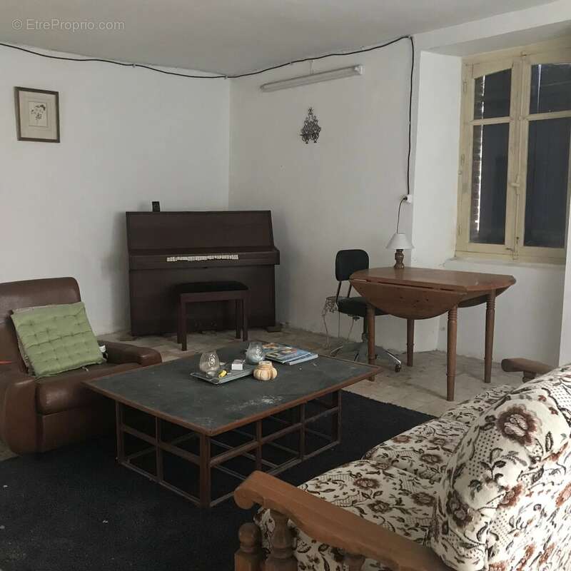 Appartement à LUSSAC-LES-EGLISES