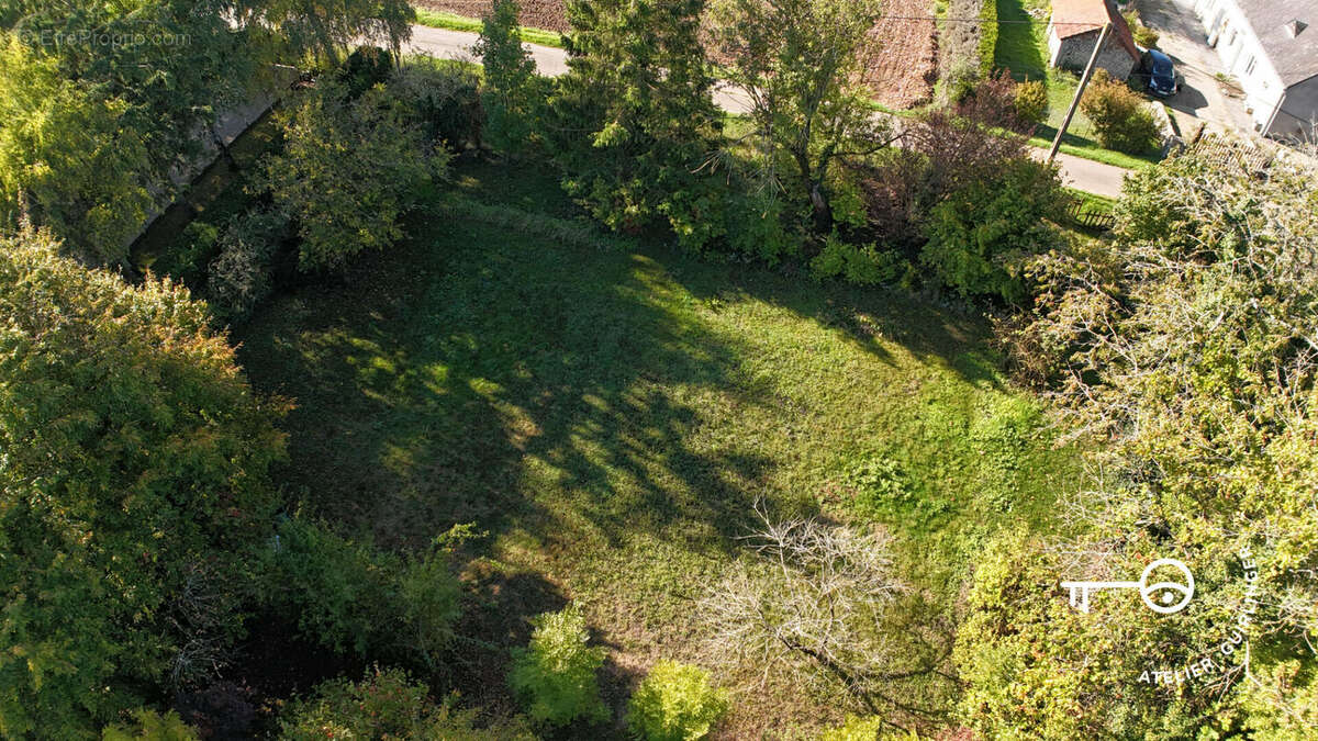 Terrain à OUZOUER-LE-MARCHE