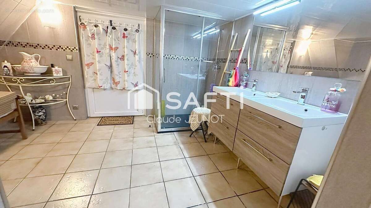 Photo 8 - Commerce à AMBARES-ET-LAGRAVE