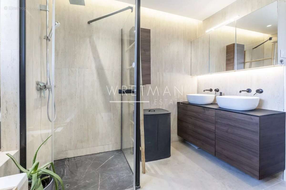 Appartement à SAINT-LAURENT-DU-VAR